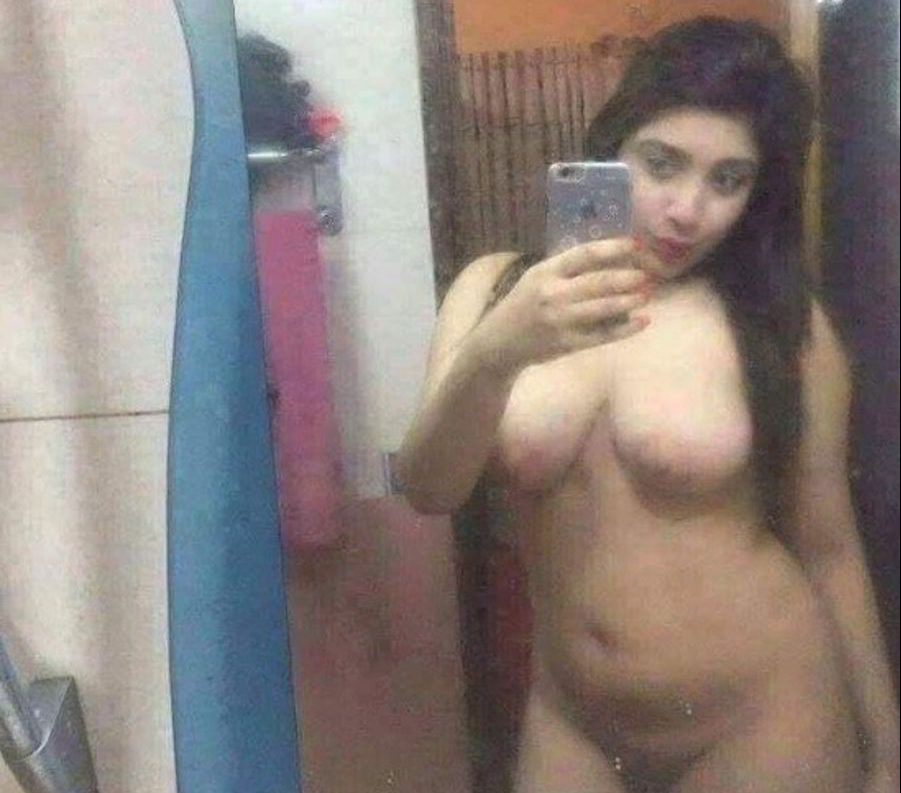 Bangladeshi Chubby Girl Leaked Pics Desi New Semi Nude Hot Sex Picture