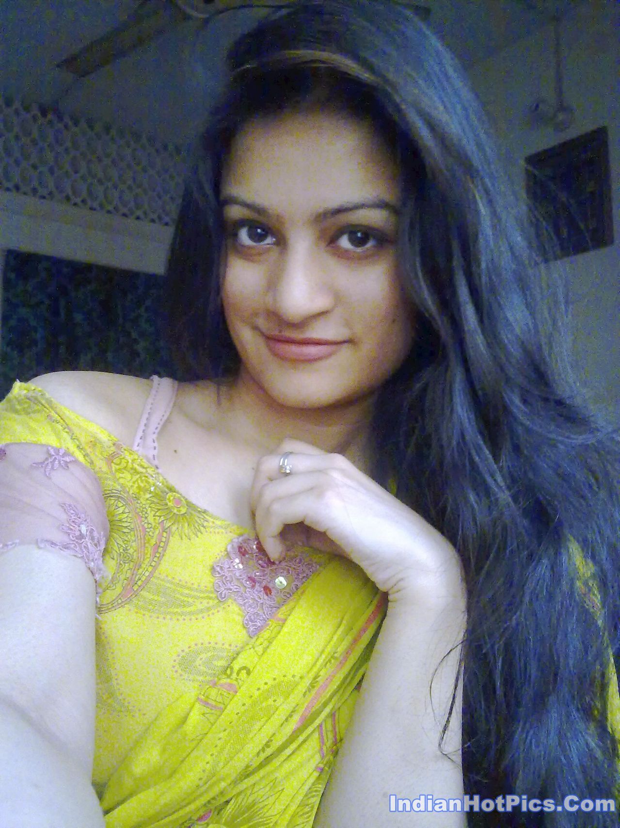 Sexy Hyderabadi Muslim Wife Ke Mastram Nude Selfies