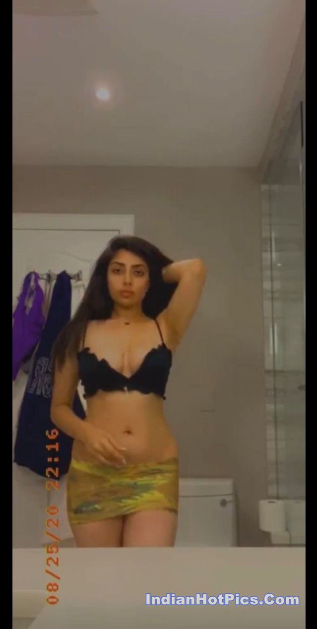 Erotic Indian Naked - Sexy Indian Girl Ke Super Hot Nude Selfies