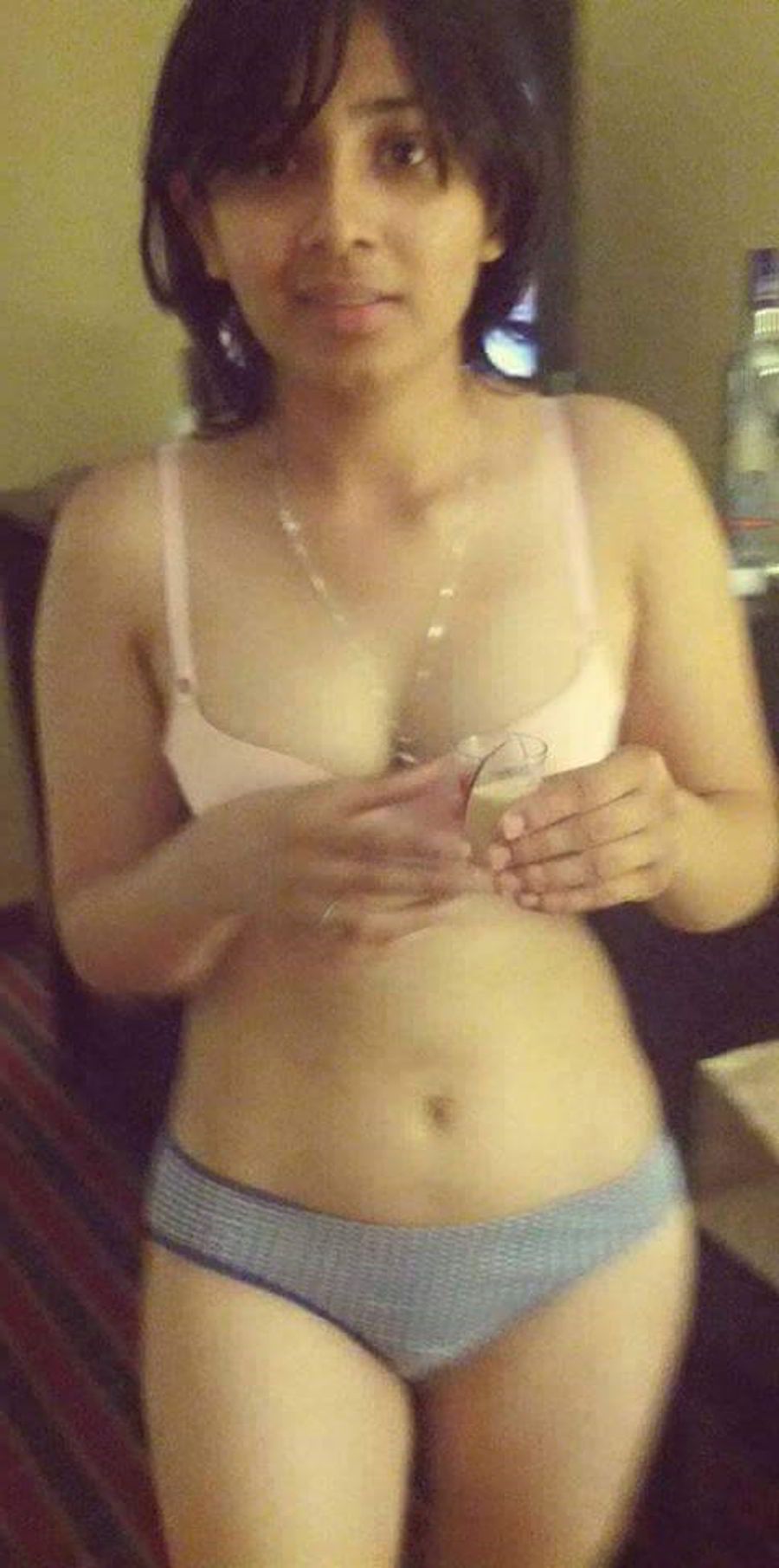 Cute Desi College Girl Ke Nude Selfies