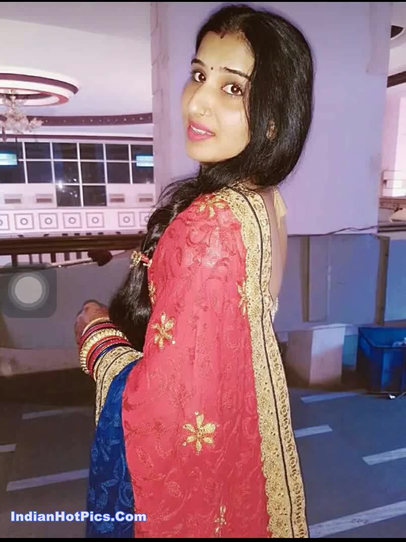 Desi Housewife Sexy Bra Selfies Leaked