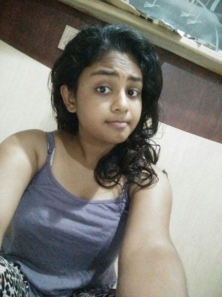Sweet Chasmis Indian College Girl Naked Leaked Selfies