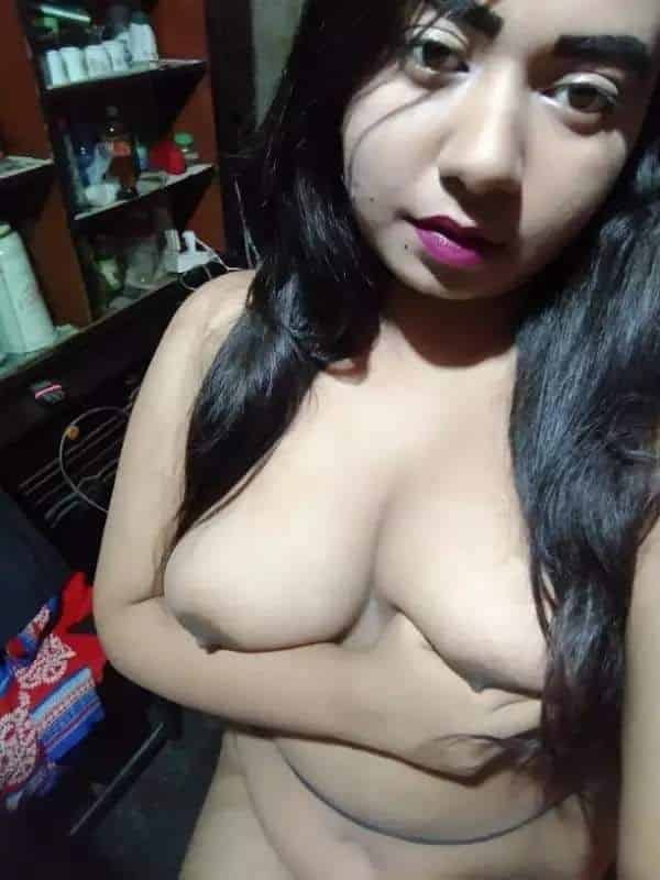Daily College Tits - Indian College Girl Naked Big Boobs Leaked Photos